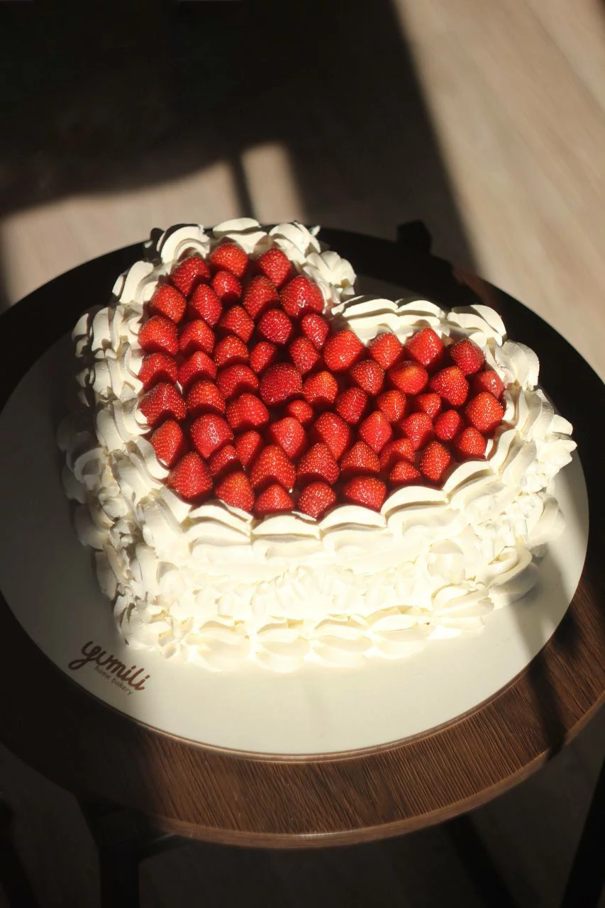 Студия Юмили: детали оформления и сборки торта