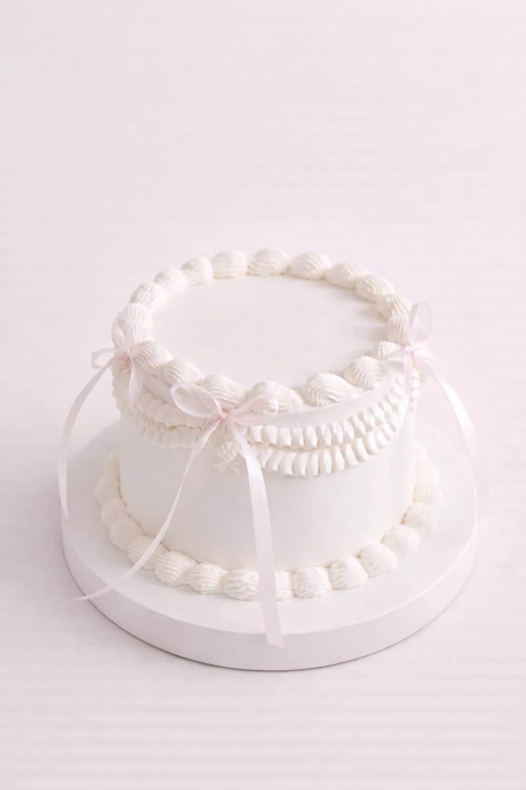 Нежный бант — торт на заказ в Красноярске